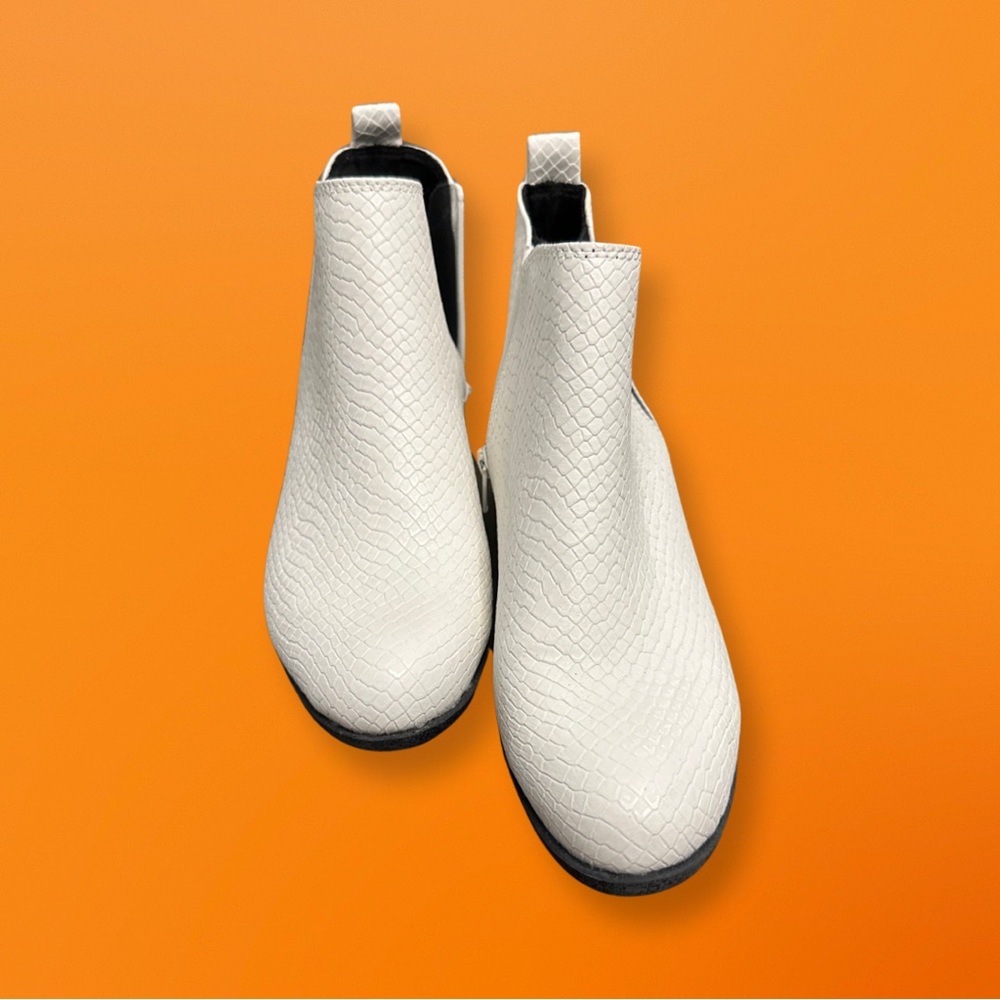 Khols brand SO Memory Foam white Faux Ankle Boots